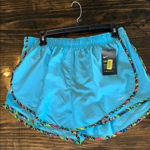 Nike Tempo - SIZE LARGE - NWT